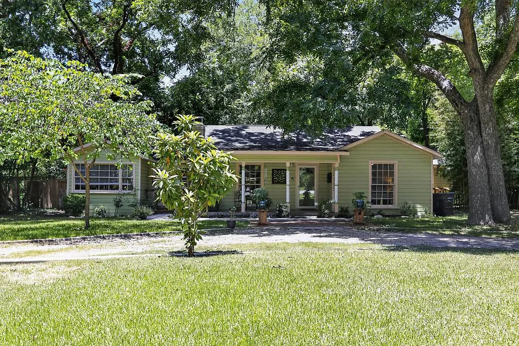 3 bed, 2.5 bath, 2500 sqft, $3,000 — Photo 1