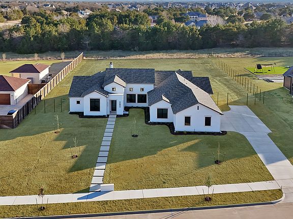 3rd image of 4420 Azalea Way