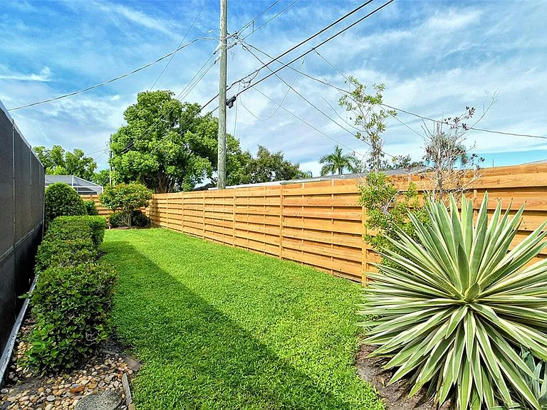 6722 Roxbury Dr — Photo 52