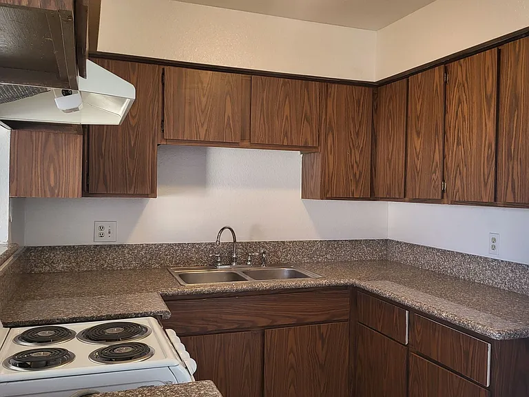3117 E Carey Ave — Photo 7