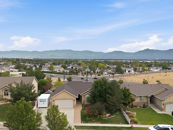 3rd image of 7043 S Sorrento Way
