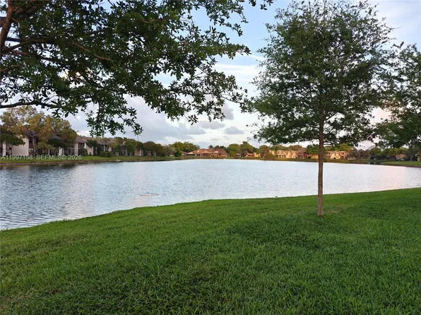 9803 NW 37th St, Sunrise, FL 33351