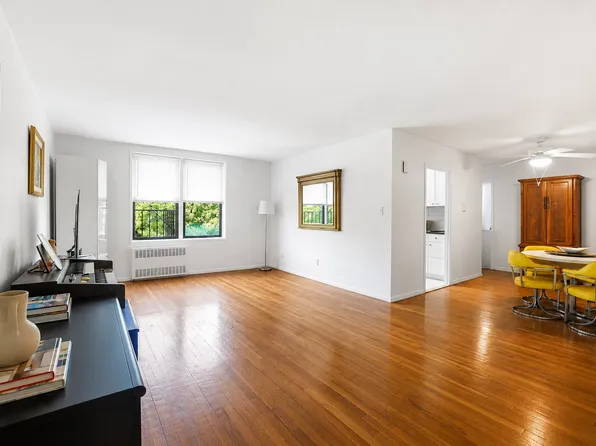 488 Ocean Parkway image 1 of 12
