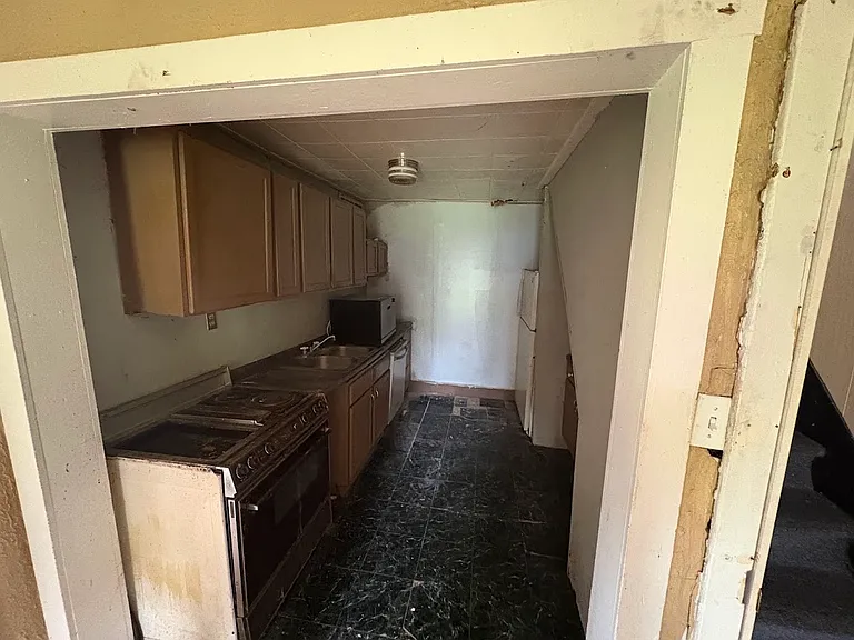 221 E Cherry St — Photo 10