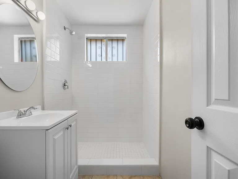 207 E Flora St #207 — Photo 2