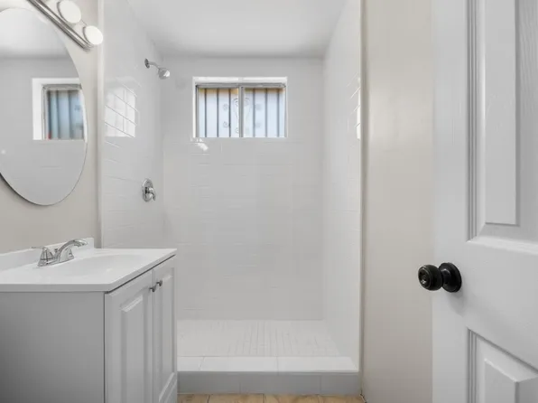 207 E Flora St, Santa Ana, CA