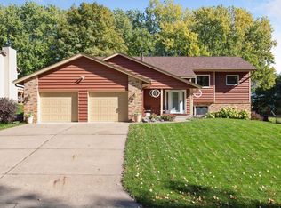 1986 Parkway Dr, North Saint Paul, MN 55109
