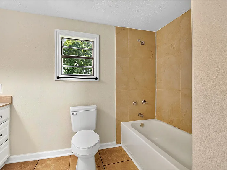 5110 FM 1765 — Photo 29