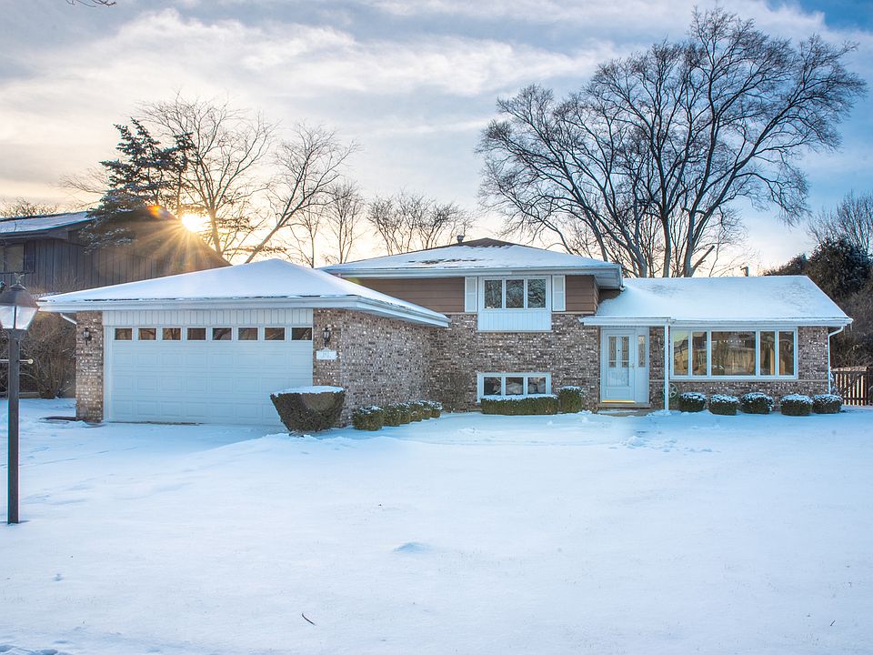 1st image of 1812 N Capri Dr