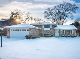 1812 N Capri Dr, Palatine, IL 60074