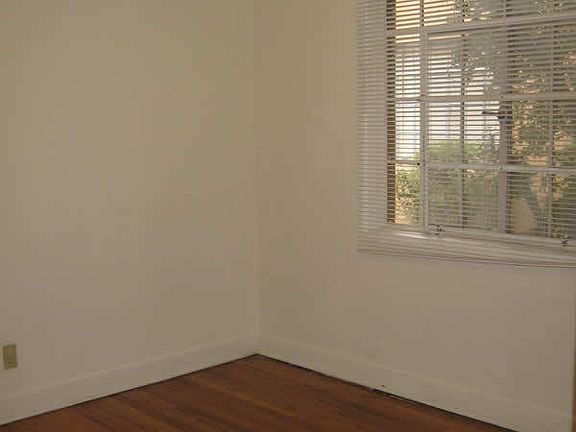 3rd image of 902 Tijeras Ave NW APT 12