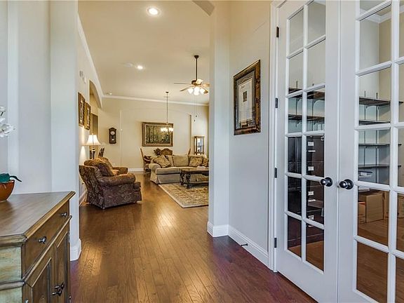 4th image of 2462 Embleton Dr