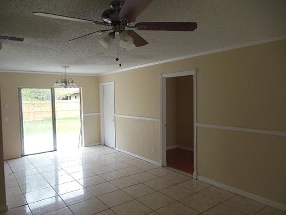 5th image of 779 Meadowlark Ct
