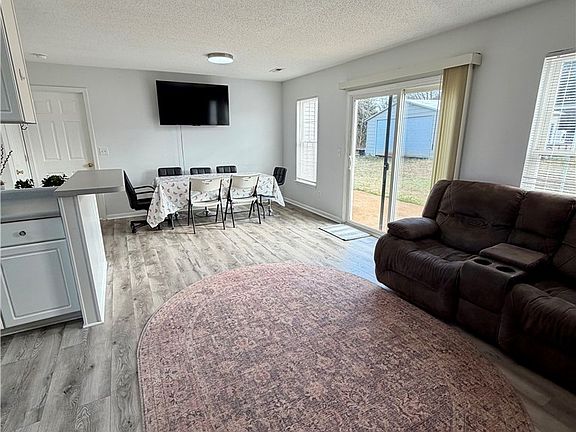 3rd image of 110 Wyndham Dr