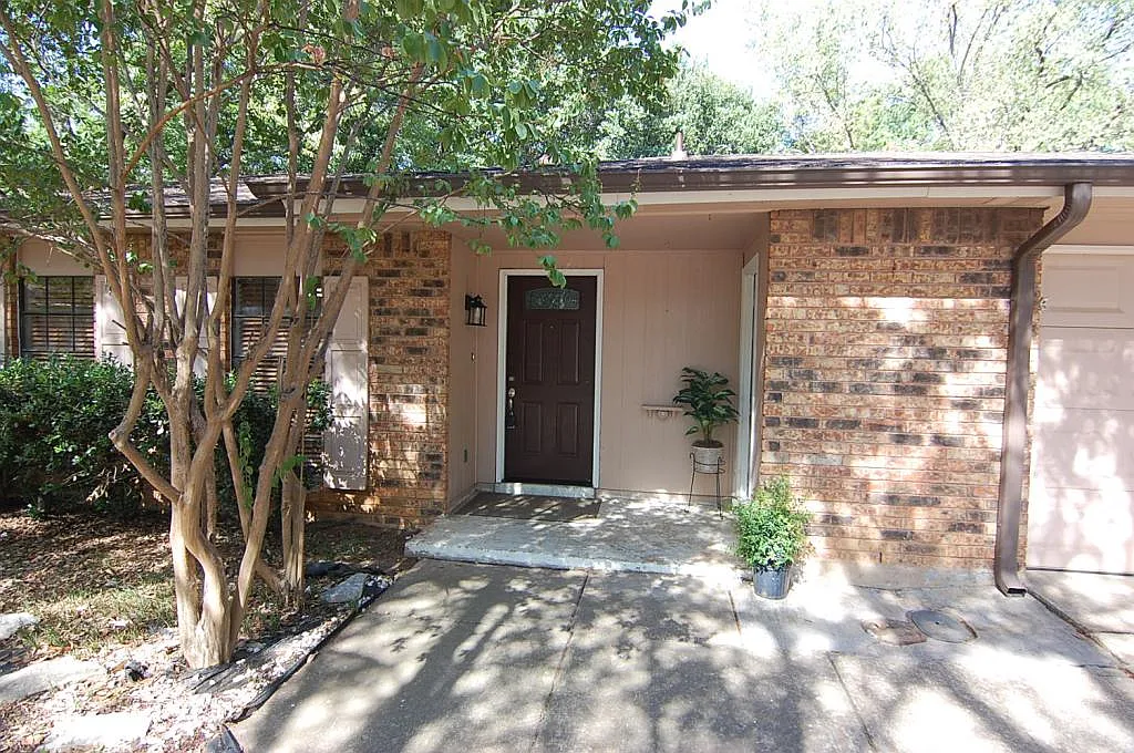 2614 Creekview Dr — Photo 1