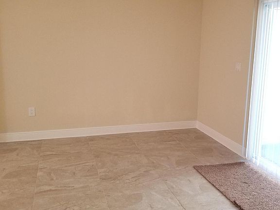 2nd image of 182 Ulster Ln #182
