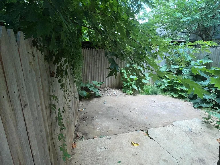 2519 N Mutter St — Photo 11