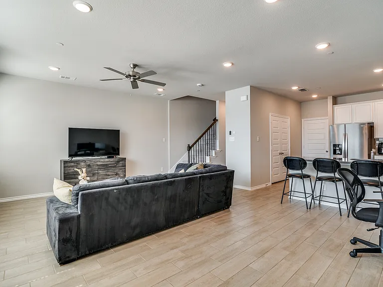 3032 Shire Dr — Photo 3