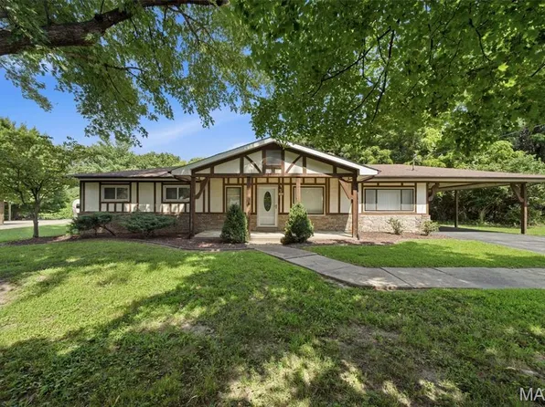 36 Marine Ln, Maryland Heights, MO 63043