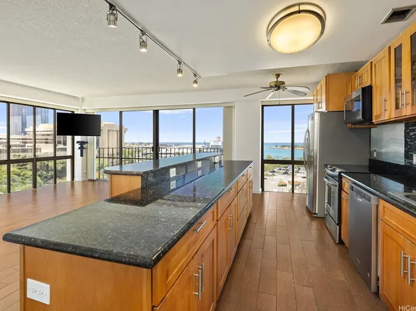 700 Richards St APT 809, Honolulu, HI 96813