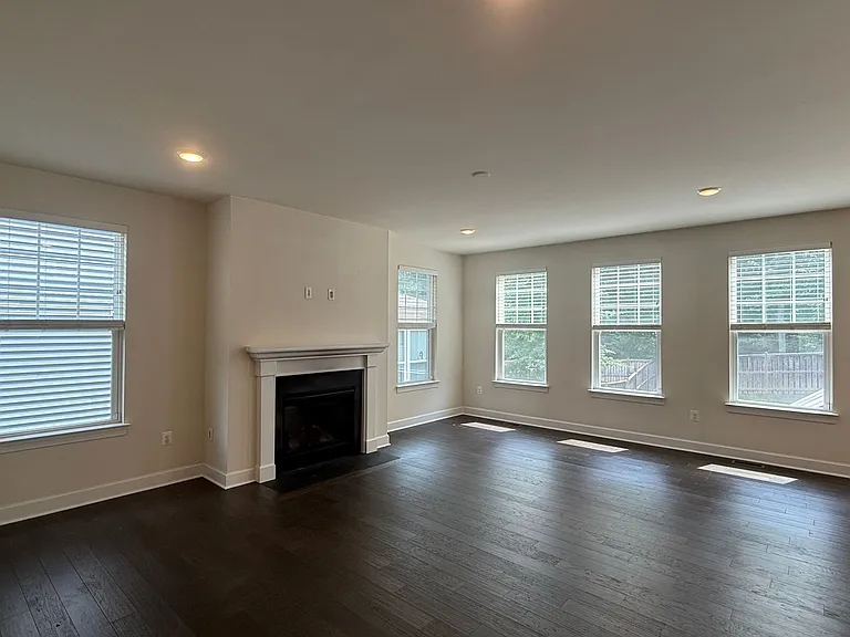 352 Pear Blossom Rd — Photo 7
