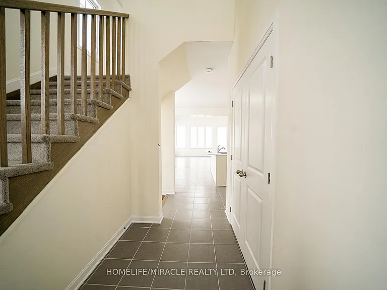 33 Country Club Dr — Photo 3