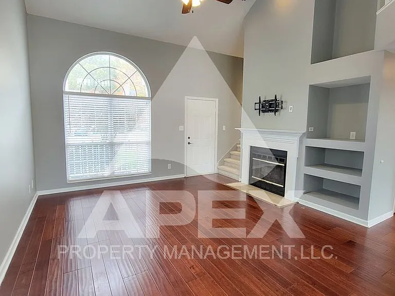8140 Faircrest Ln — Photo 6