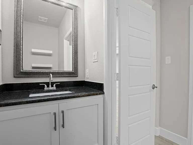 130 W 5th St #B — Photo 12