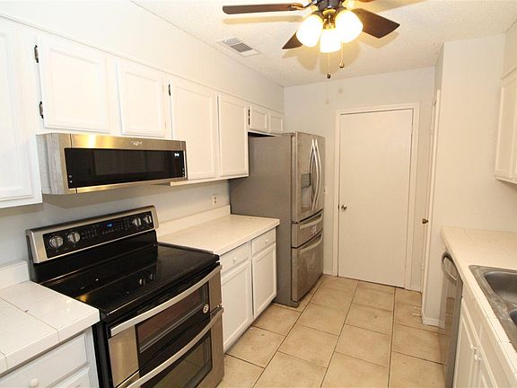 5th image of 4411 Eastpointe Dr