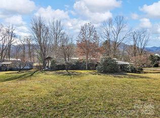 4 Badd Ln, Maggie Valley, NC 28751