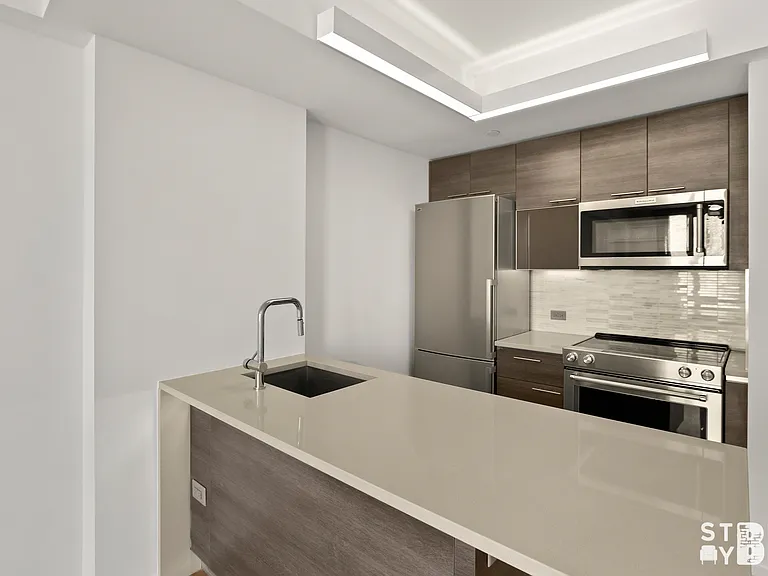 172 Montague St #13K — Photo 5