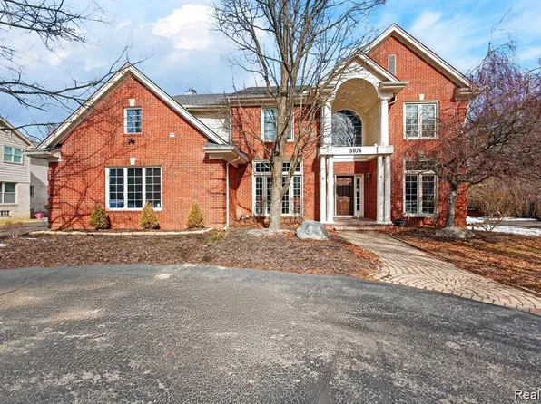 5874 Orchard Woods Dr, West Bloomfield, MI 48324