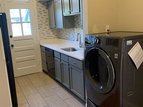 3rd image of 1019 Sanford Ave #1SE