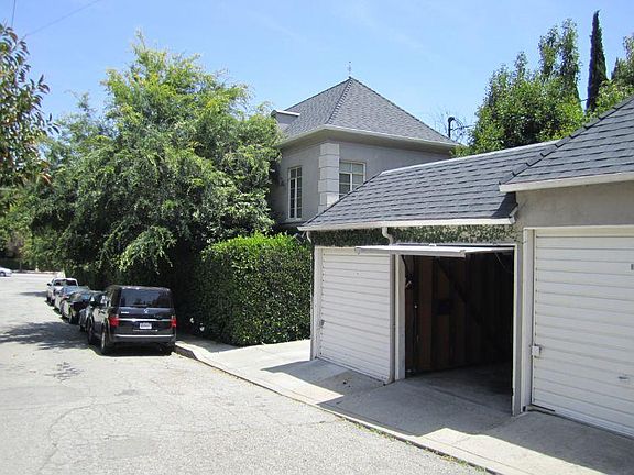 4th image of 2285 N Beachwood Dr APT 1