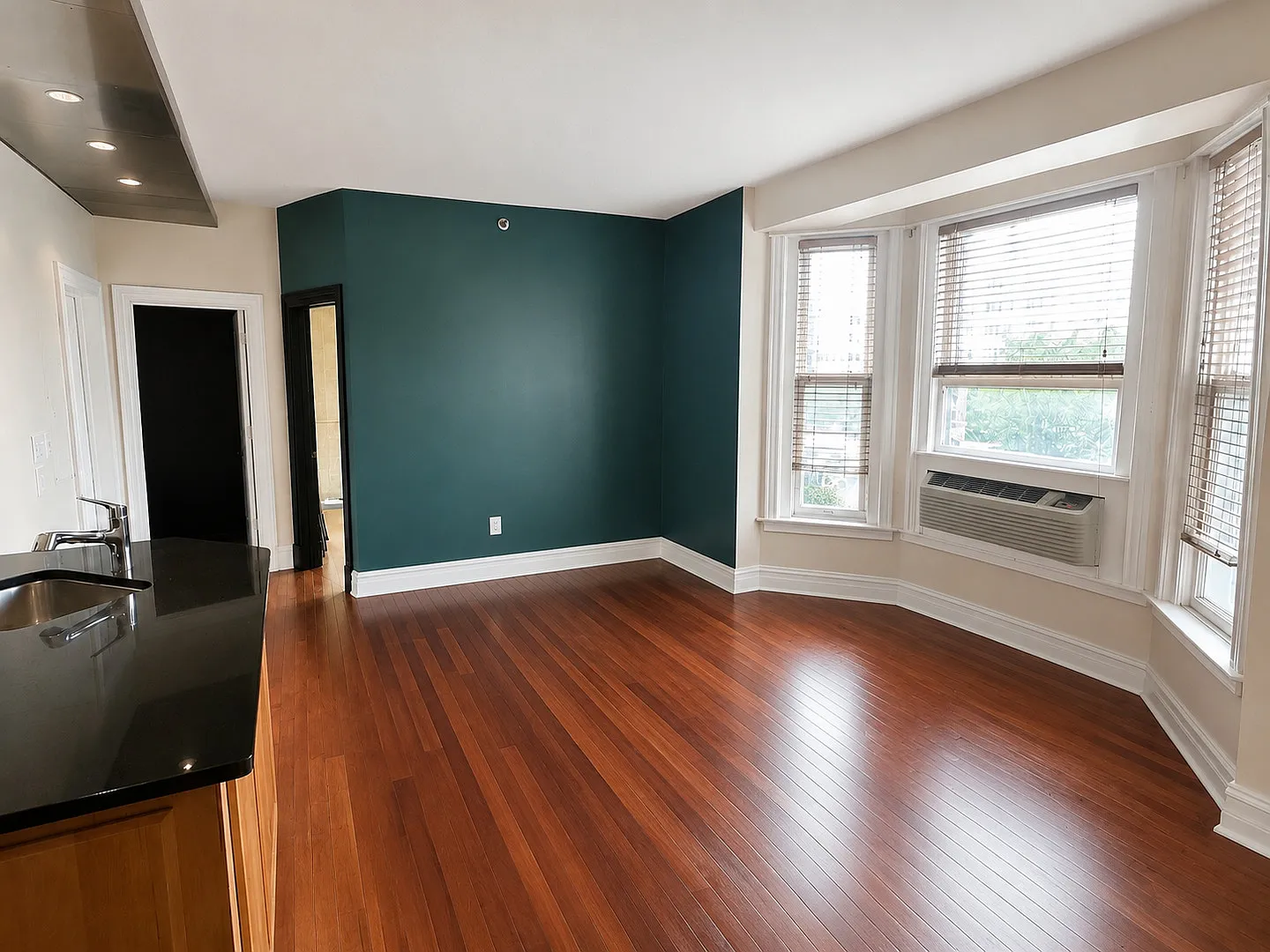 2 bed, 560 sqft, $2,800 — Photo 3