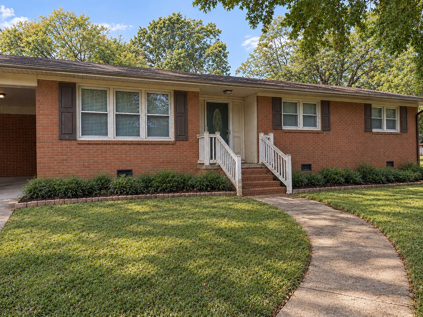 111 Landmark Dr — Photo 1