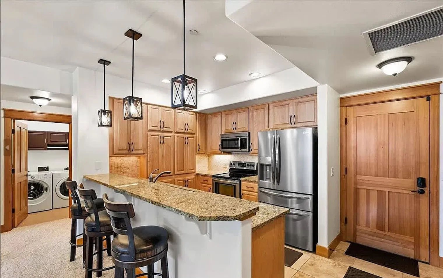 2 bed, 2.0 bath, 1194 sqft, $4,788 — Photo 3