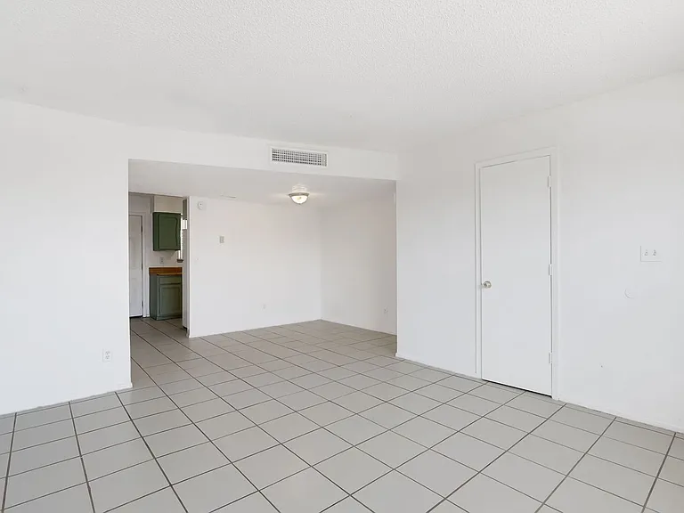 3017 E Glen Dr — Photo 4