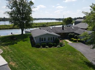1310 Gregden Shores Dr, Sterling, IL 61081