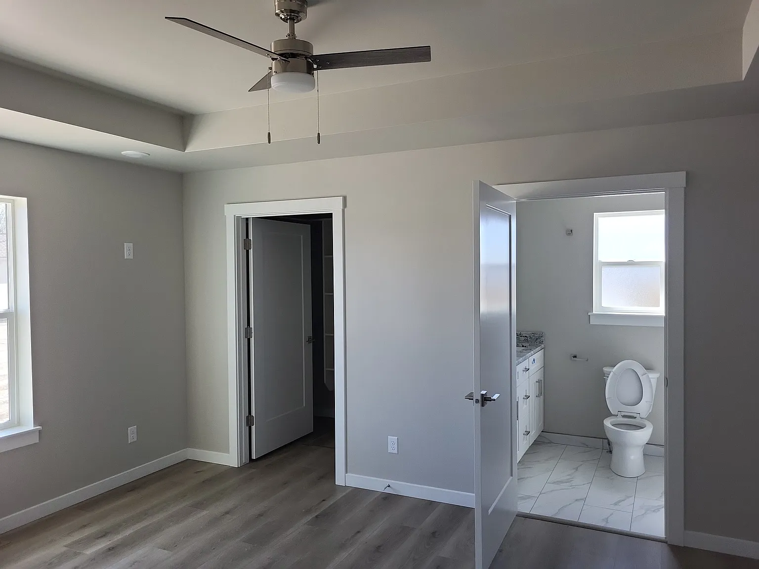 3 bed, 1025 sqft, $1,975 — Photo 2