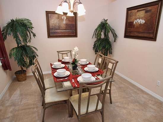 SC5P17839WW-Dining-Area