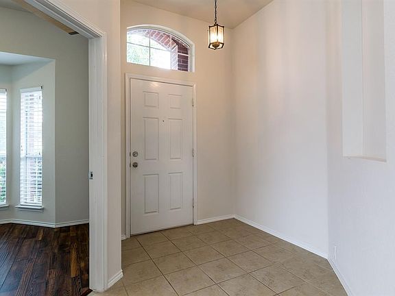 3rd image of 4004 Glenwyck Dr E