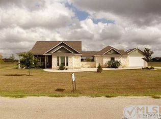 16007 Lake Crest Dr, Lytle, TX 78052