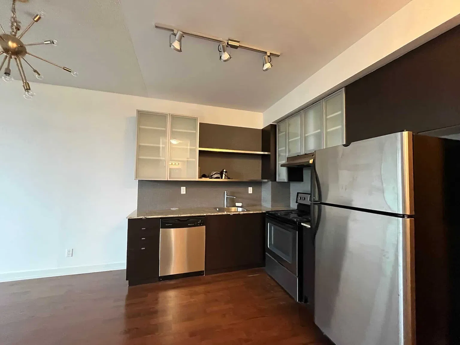 2 bed, 724 sqft, $2,650 — Photo 2