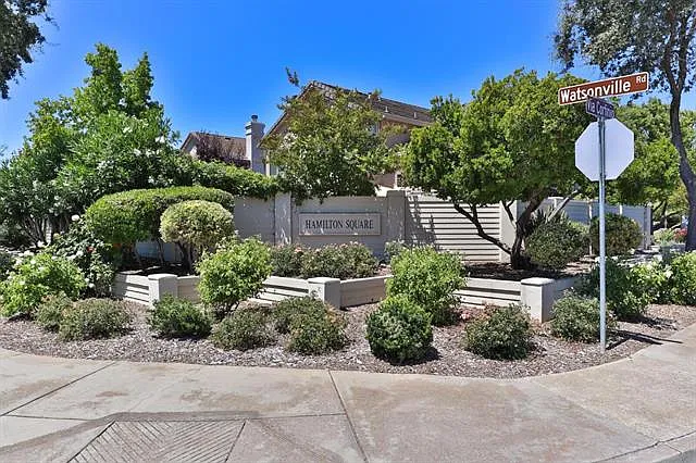 3 bed, 2.5 bath, 1356 sqft, $4,300 — Photo 2