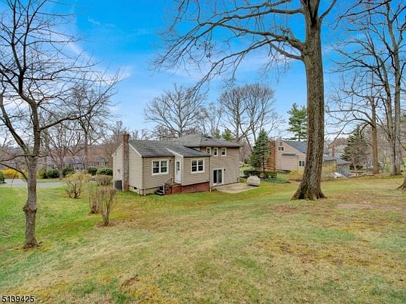 5th image of 138 Knollwood Dr