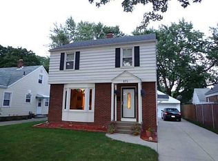 571 Robindale Ave, Oregon, OH 43616