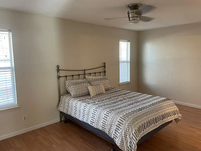1434 Lindell Ct — Photo 18