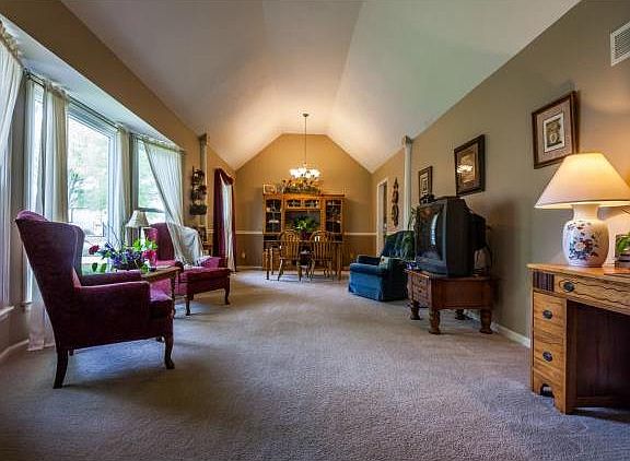 3rd image of 3512 NE Kingwood Pl