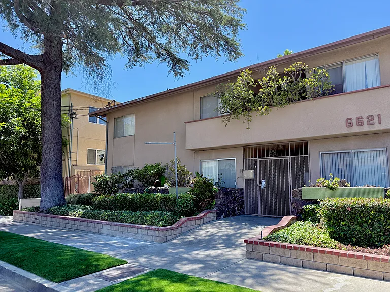 6621 Hazeltine Ave #1 — Photo 1